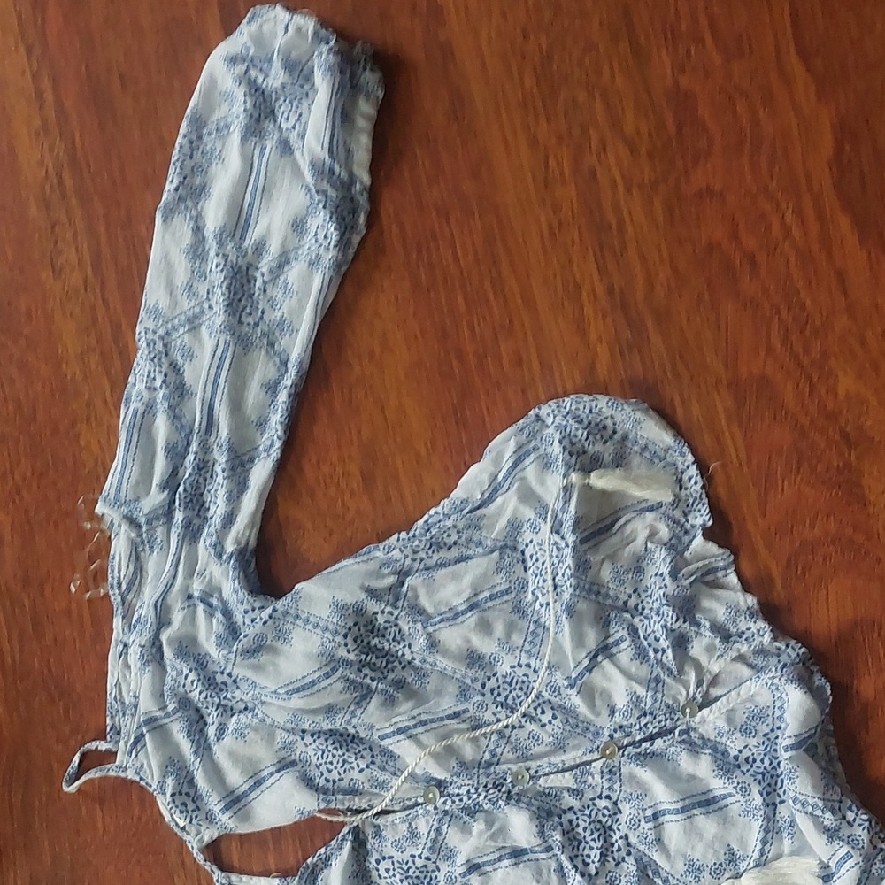 Cold shoulder blouse - Picture 5 of 8